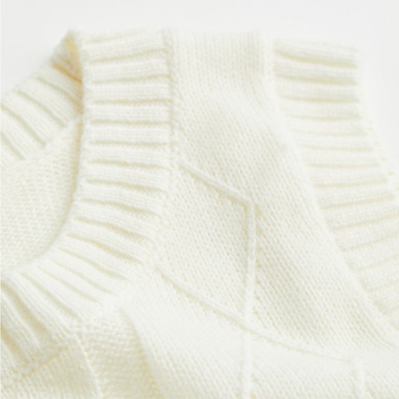 H&M Sweater Vest - Picture 6 of 7